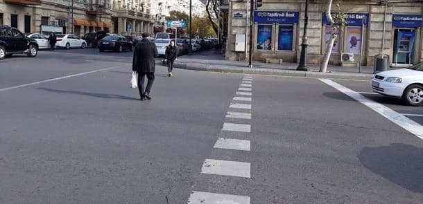 Bakıda analoqu olmayan piyada keçidi (FOTO)
