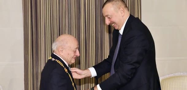 İlham Əliyev Ömər Eldarovu təltif etdi