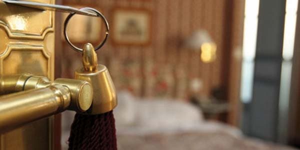 Turizm şirkətləri, hotellər və bəzi müştərilərin "qara siyahı"sı hazırlandı (VİDEO)