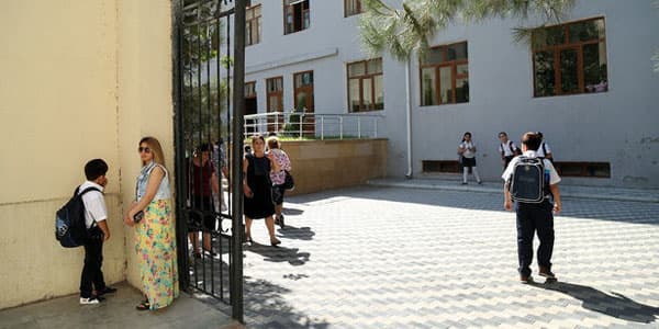 Evdən qaçan məktəblilər Bakıda hoteldə gecələyib (FOTO)
