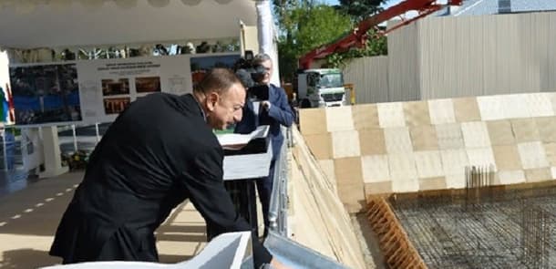 Prezident Hövsanda ilk sosial mənzilin təməlini qoydu