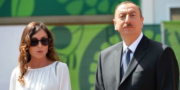 Prezident “Ağ Şəhər”də görülən işlərə baxış keçirdi