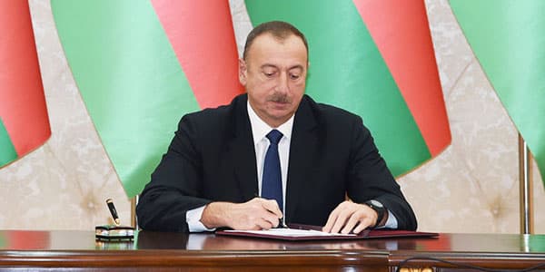 Prezident generalı ehtiyata buraxdı (SƏRƏNCAM)