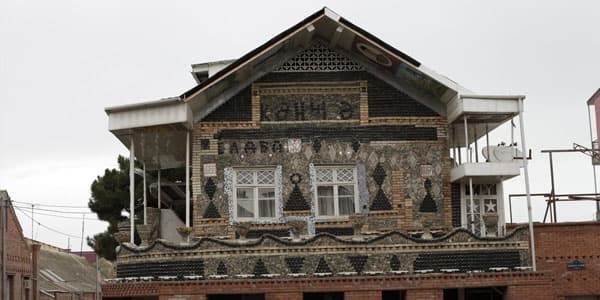 Gəncədəki "Butulka ev" kimin xatirəsinə tikilib? (FOTOLAR)