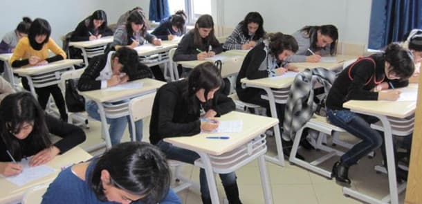 Azərbaycanda bir tələbəyə düşən xərclər artır