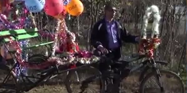 Velosipedi faytona çevirdi (VİDEO)