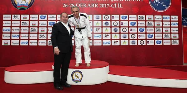Azərbaycanlı şair Putinə meydan oxudu: "Gəl güləşək"