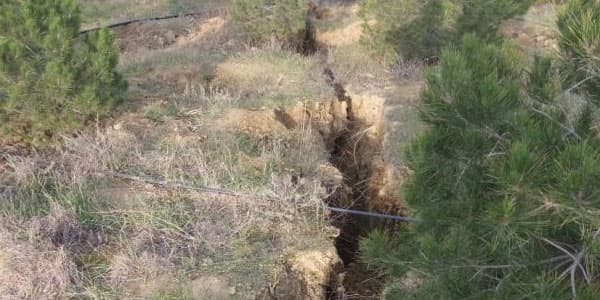 Nazirlik: Teleqüllə yaxınlığında iri çatlar yarandı