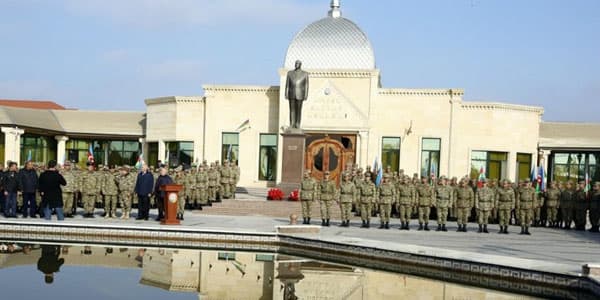 Ehtiyata buraxılan hərbi qulluqçular yola salınıb