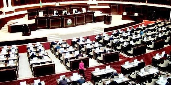 Deputatların maaşı artırılır