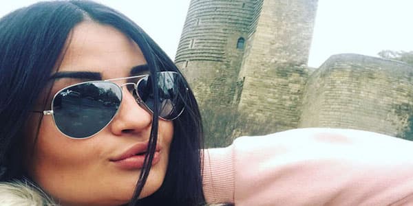 Elnarə Əbiyeva polisi maşınla vurub kapotda sürüdü və Bakıya qaçdı (FOTO/VİDEO)