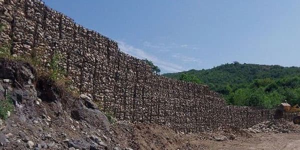 Ermənistan-Azərbaycan sərhədində beton divar?