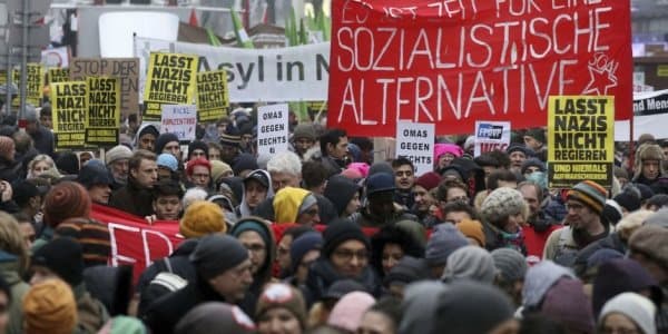 İrqçi hökümətə qarşı etiraz aksiyası