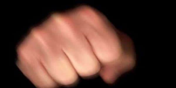 Bakıda qəribə hadisə: qadın kişini mağazada döydü