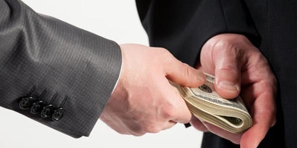 Azərbaycan korrupsiyaya görə 44 nəfəri axtarışa verib: 34-ü xaricdə gizlənir