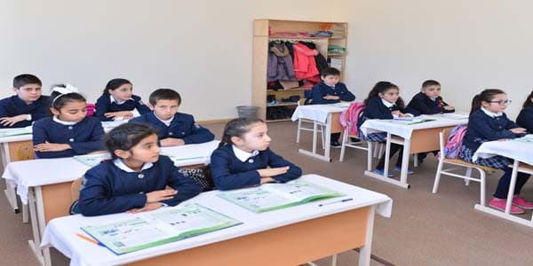 Azərbaycanda iki və üçüncü növbədə oxuyanların sayı açıqlandı