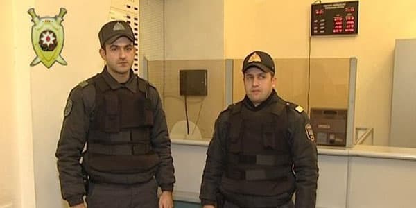 Bakıda məşhur banka hücum edən şəxs tutuldu (FOTO)