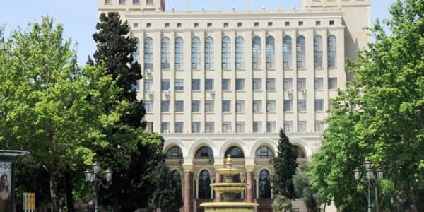 Jurnalistlərdən Dilçilik İnstitutuna qarşı sərt mövqe: "Bağlamaq lazımdır" (SORĞU)