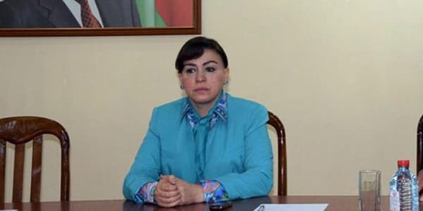 Xanım icra başçısı müavinini işdən çıxardı (FOTO)