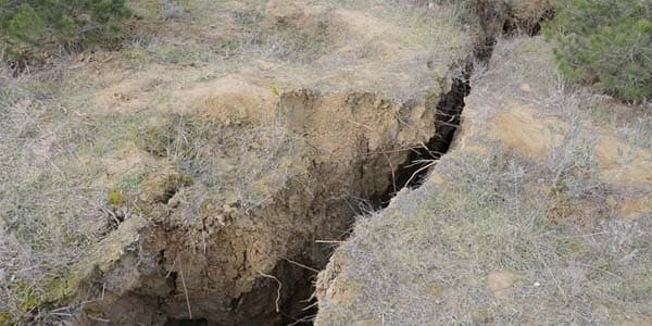Bakının bu ərazilərində sürüşmə sahələri aktivləşdi: Çatlarda genişlənmə var