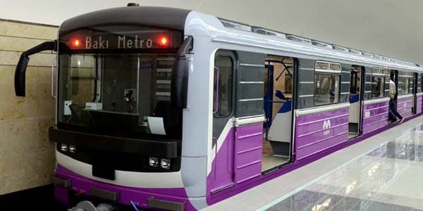 Bakı metrosunda hadisə: 26 yaşlı gənc qatar relsinə tullanaraq qaçmağa başladı