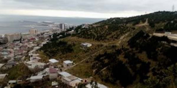 Qəribə mənzərə: Bayıldakı sürüşmə zonasında tikinti işləri hələ də davam edir