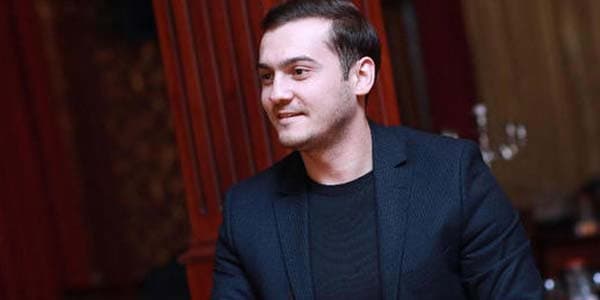 Emil yenə biznes qurdu
