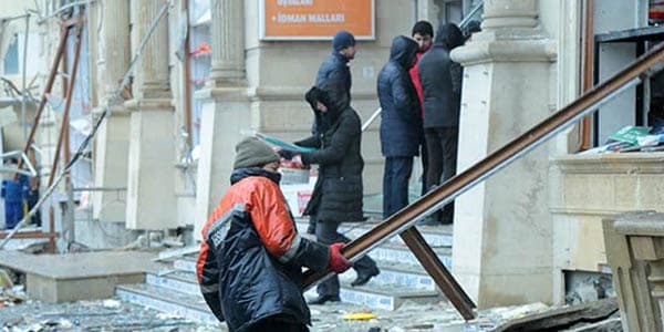 Partlayış olan binanın sakinləri mənzillərinə nə vaxt qayıdacaq?
