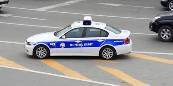 Yol polisi ilə sürücü arasında insident