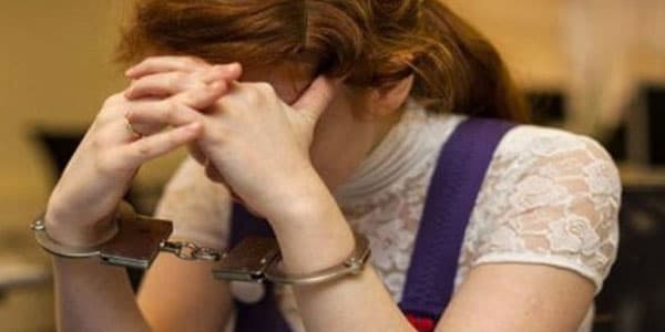 Bakıda qadın evdən 57700 dollar oğurlayıb tanışına verdi