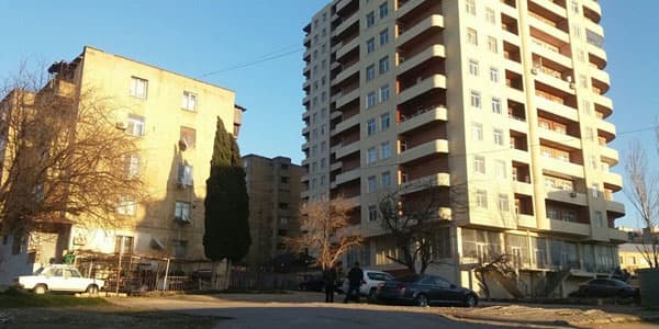 5 binanın arasında göydələn tikilir: “İşığa həsrət qalacağıq” (FOTOLAR)