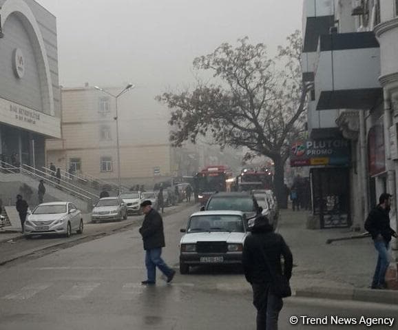 Bakının mərkəzində ev yanır (FOTO/VİDEO/YENİLƏNİB)