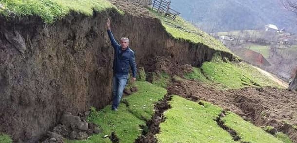 Lənkəranda torpaq sürüşməsi olub (FOTOLAR)