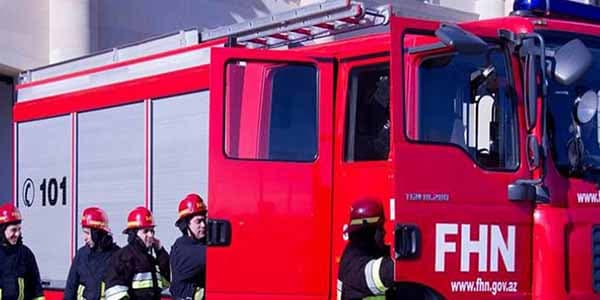 Bakıda binada yanğın: 30 bina sakini təxliyə edilib