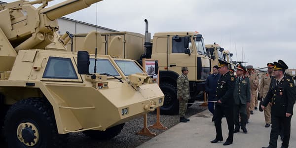 Səudiyyə generalı Azərbaycanın silahlarına baxdı (FOTO)
