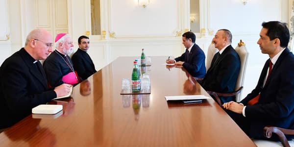 Prezident İlham Əliyev Müqəddəs Taxt-Tacın nümayəndə heyətini qəbul edib