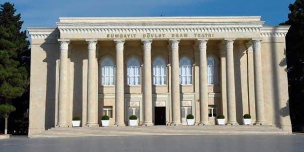 Sumqayıtda teatr bir mövsümün açılışında olur, bir də bağlanışında… - GİLEY