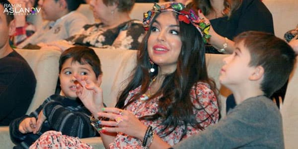 Leyla Əliyeva oğlu ilə mətbəxdə (VİDEO)