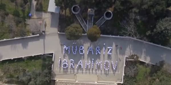 Şagirdlərdən Mübariz İbrahimovla bağlı maraqlı flaşmob (VİDEO)