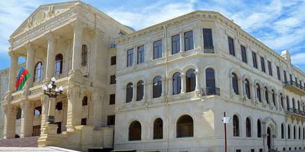 Baş Prokurorluq yetkinlik yaşına çatmayanlarla əlaqədar KİV-lərə xəbərdarlıq etdi