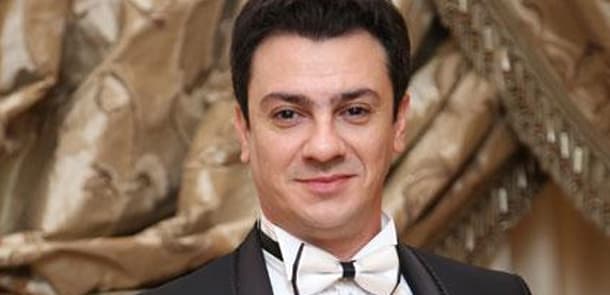 Əməkdar artist: "Canlı yayımda bir qadın zəng vurdu ki, səni mən dünyaya gətirmişəm"