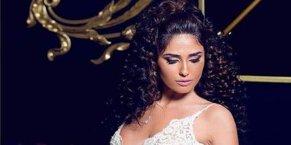 Pərvin efirdə əsəbiləşdi: “Ən bahalı maşını sürürüəm, əcəb edirəm” (FOTO/VİDEO)