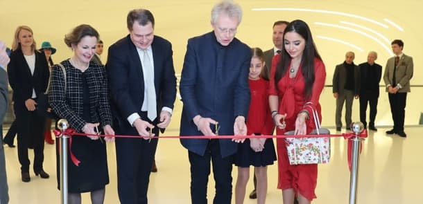 Leyla Əliyeva tanınmış rəssamın sərgisində (FOTOLAR)