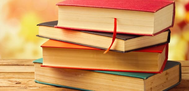 Azərbaycanda maraqlı elan: paltarını verib, əvəzində kitab alır (FOTO)