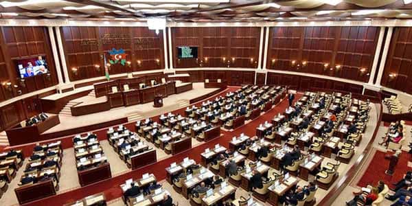 Deputatların pensiyaları artırılır