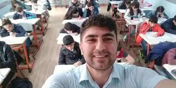 Azərbaycanda müəllim sevdiyi qıza elə bir evlilik təklifi etdi ki... (VİDEO)