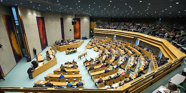 Hollandiya qondarma "erməni soyqırımı"nı qəbul etdi