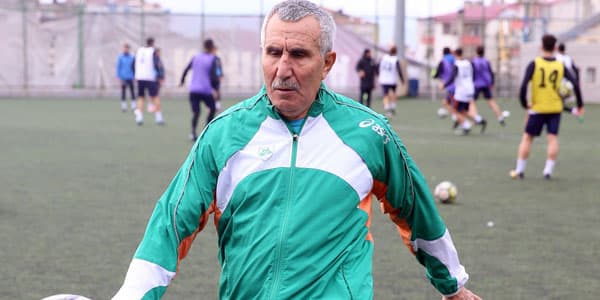 İnək futbolçunu zədələdi