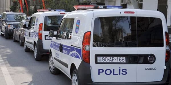 Ağsuda polislər qəzaya düşdü