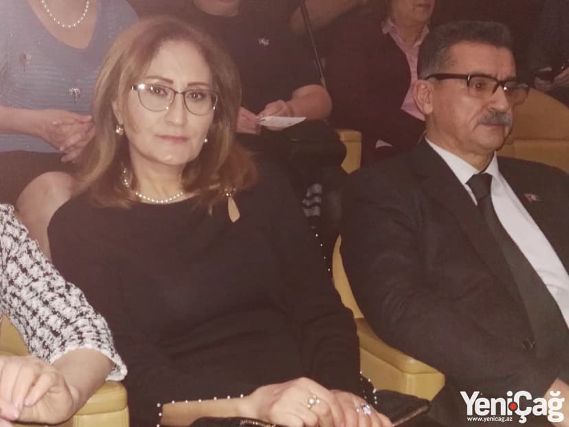Millət vəkili xanımı ilə tədbirdə (FOTO)